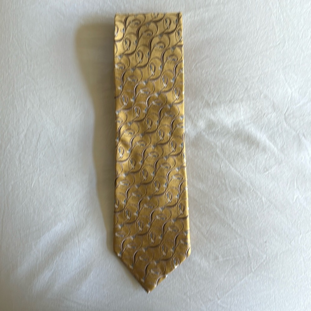Gold and blue pattern neck tie